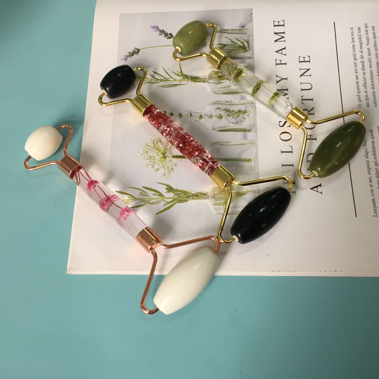 רולר עיסוי פנים מאבן ג’ייד טבעית למתיחת העור והפחתת נפיחות